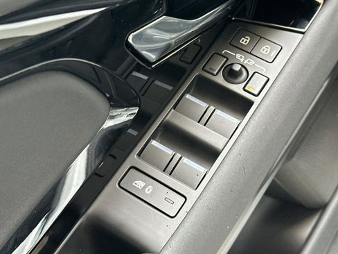 Used 2024 Land Rover Range Rover Evoque S image 13