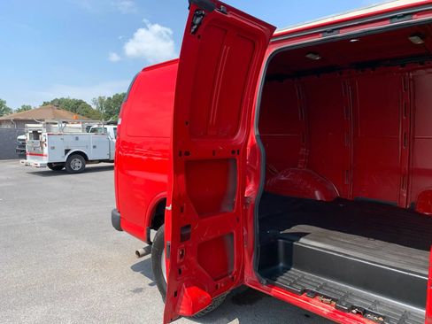Used 2018 Chevrolet Express 2500 w/ Driver Convenience Package RWD image 24