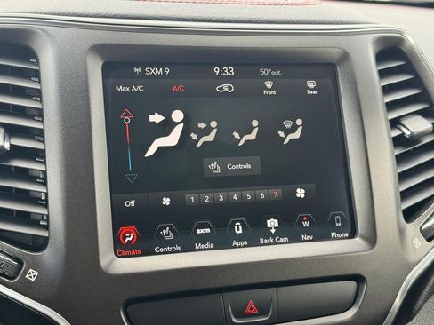 Used 2020 Jeep Cherokee Trailhawk w/ Cold Weather Group AWD/4WD image 22