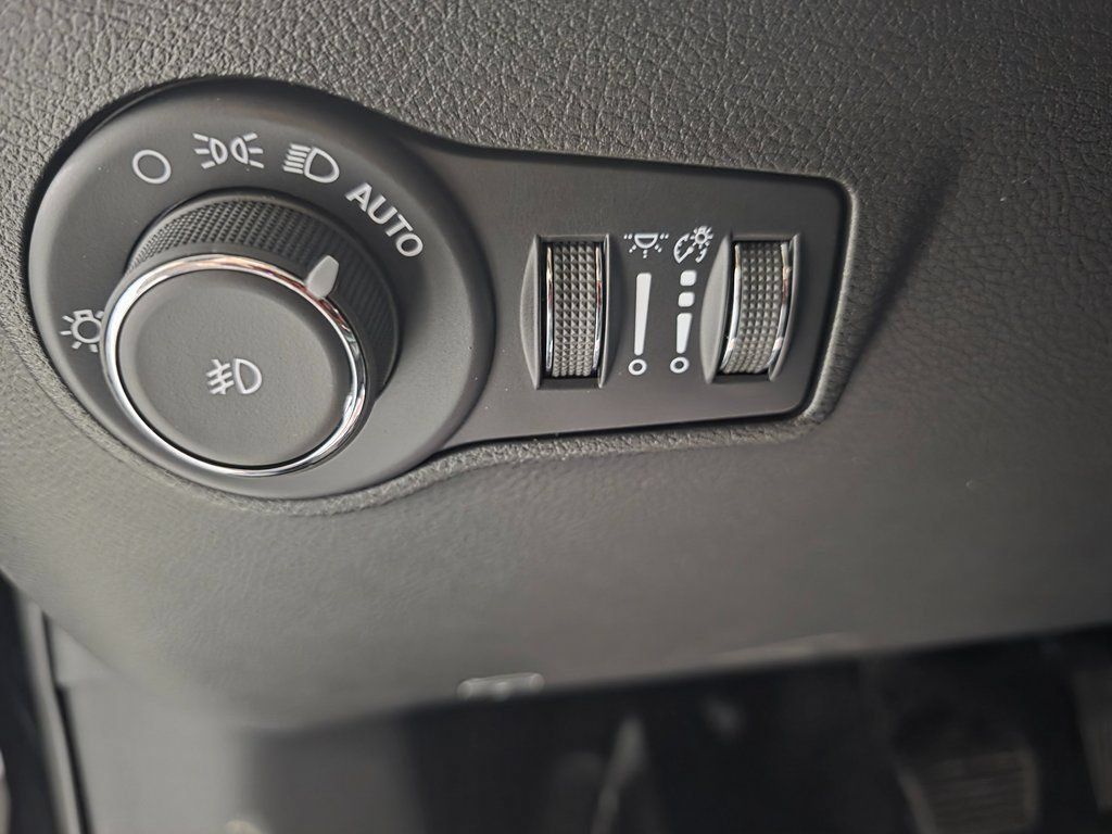 New 2026 Jeep Compass Latitude AWD/4WD image 34