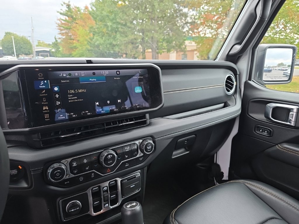 Used 2024 Jeep Wrangler Unlimited Sahara AWD/4WD image 25