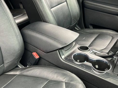 Used 2018 Ford Explorer XLT w/ Equipment Group 202A FWD image 47