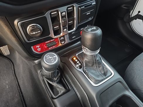 Used 2024 Jeep Wrangler Unlimited Rubicon image 17