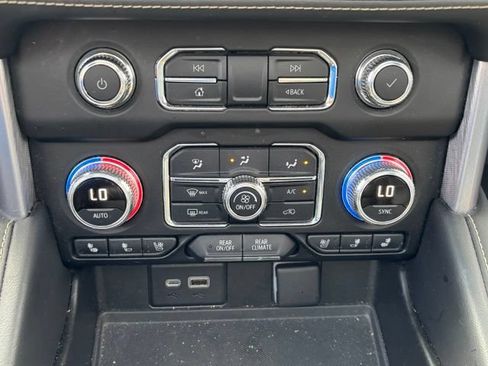 Used 2021 GMC Yukon XL SLT w/ SLT Luxury Plus Package AWD/4WD image 21