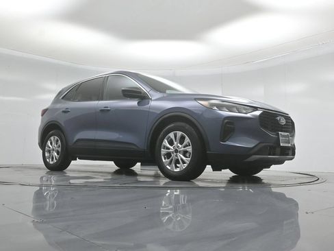Certified 2023 Ford Escape Active FWD image 3