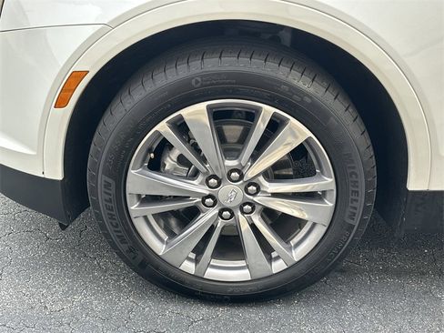 Used 2025 Cadillac XT5 Premium Luxury image 11