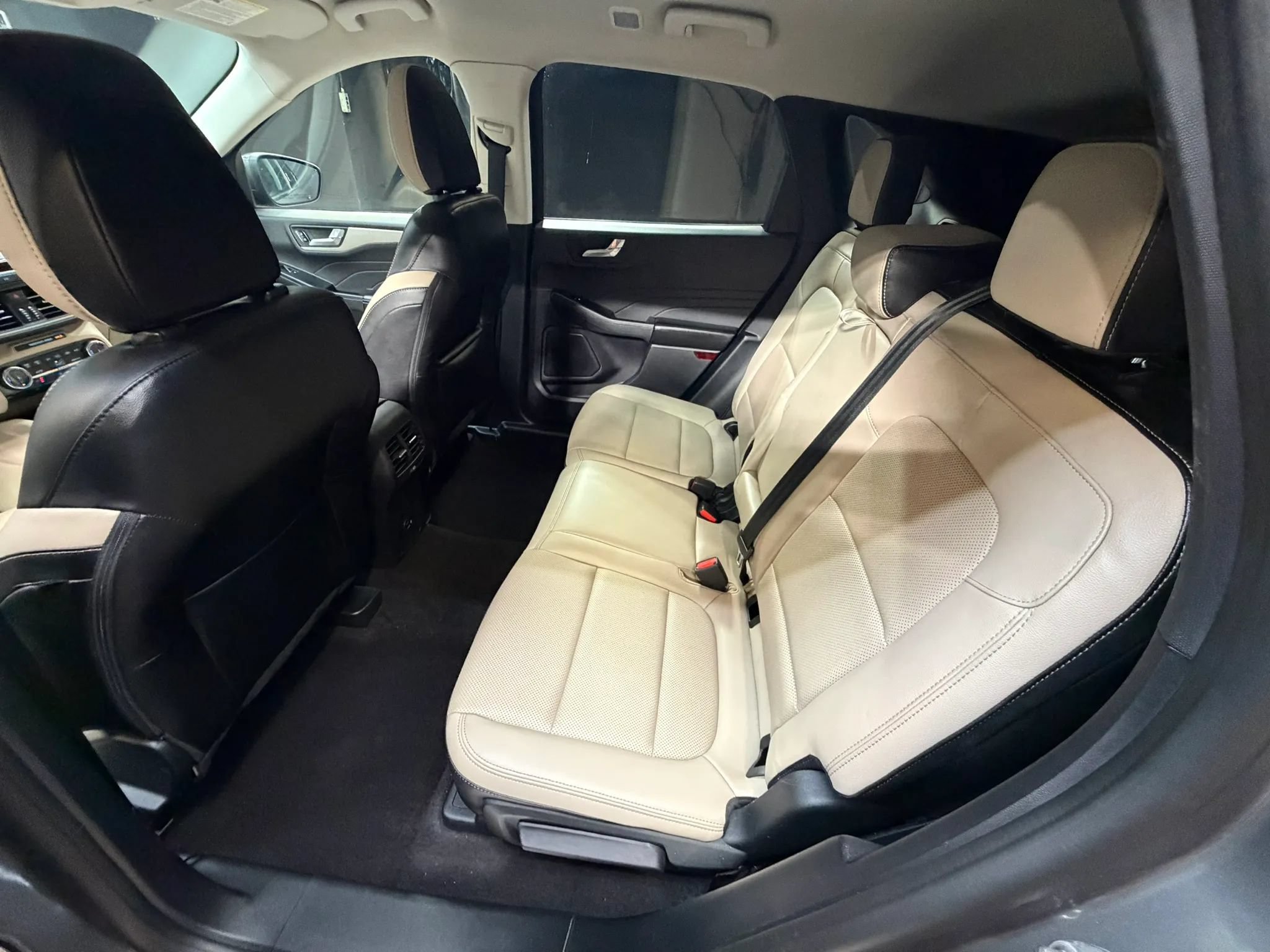 Used 2022 Ford Escape SEL FWD image 28