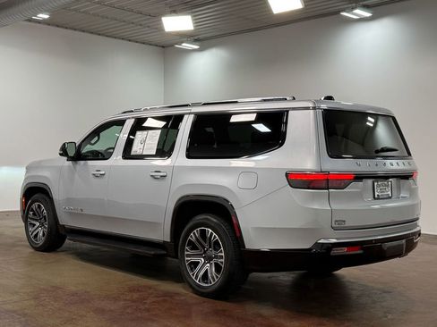 Used 2024 Jeep Wagoneer L Series II w/ Flexible Seating Group AWD/4WD image 26