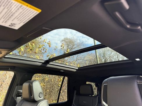 Used 2021 Cadillac Escalade Premium Luxury image 37