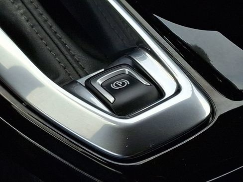 Used 2024 Chevrolet Trax LT w/ Driver Confidence Package FWD image 23