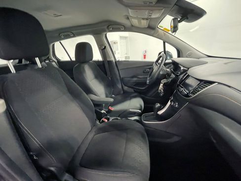 Used 2020 Chevrolet Trax LS image 23