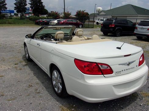 Used 2010 Chrysler Sebring Limited FWD image 16