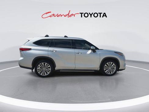 Used 2022 Toyota Highlander Platinum AWD/4WD image 9