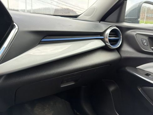 Used 2025 Chevrolet Trax LT image 23