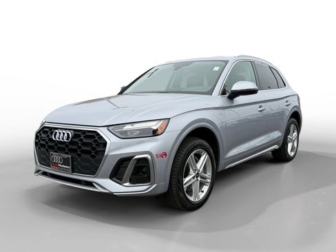 Used 2023 Audi Q5 e Premium w/ Convenience Package image 1
