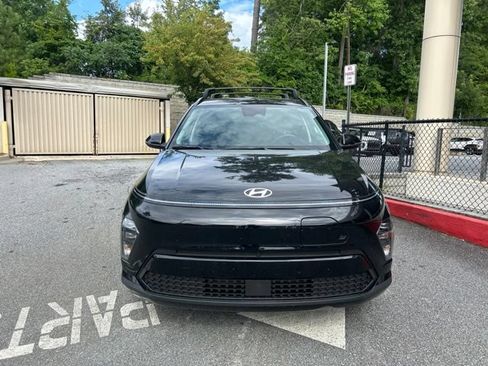 Used 2024 Hyundai Kona SEL FWD image 2