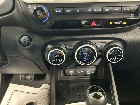 Used 2023 Hyundai Venue Limited w/ Cargo Package FWD image 17