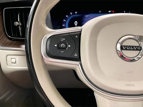 Certified 2022 Volvo XC60 B5 Momentum w/ Climate Package image 19