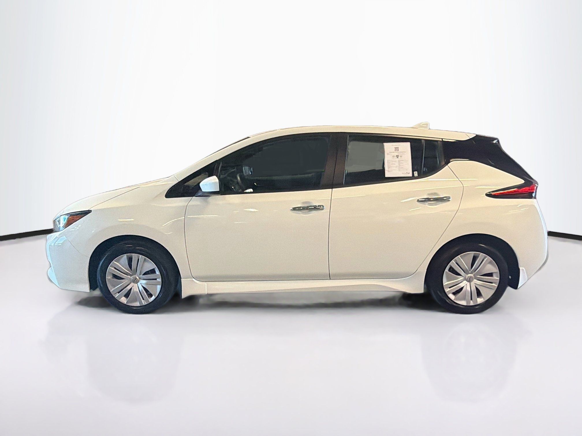 Used 2025 Nissan Leaf S FWD image 4
