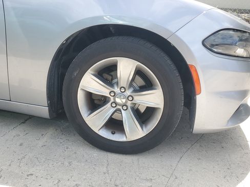 Used 2015 Dodge Charger SE w/ Sport Appearance Group image 4