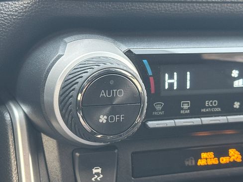 Used 2024 Toyota RAV4 SE image 29