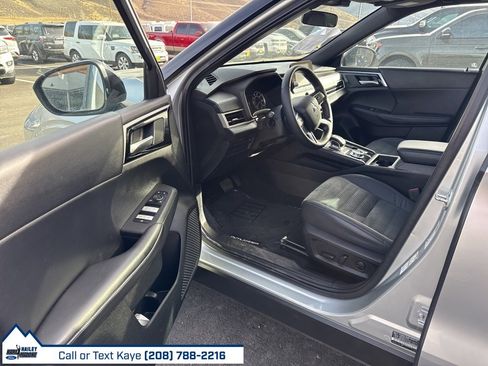 Used 2022 Mitsubishi Outlander SE image 9