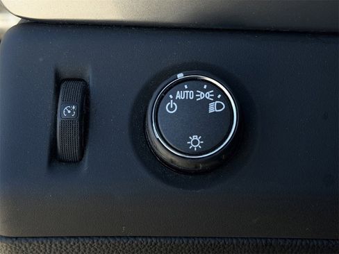 Used 2015 Chevrolet Tahoe LS image 21