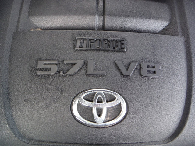 Used 2017 Toyota Tundra SR5 w/ TRD Off Road Package AWD/4WD image 13