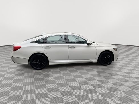 Used 2020 Honda Accord Touring image 39