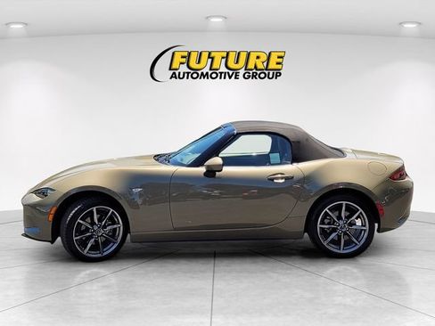 Used 2023 MAZDA MX-5 Miata Grand Touring w/ Weather Package RWD image 8