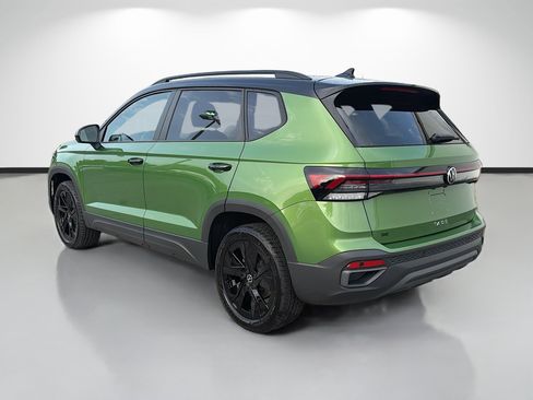New 2026 Volkswagen Taos SE FWD image 5