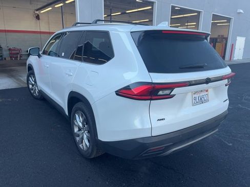 Used 2024 Toyota Grand Highlander Limited image 7