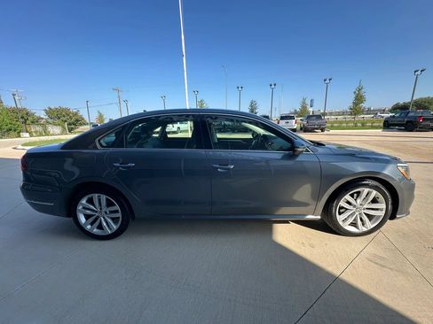Used 2018 Volkswagen Passat 2.0T SE FWD image 6
