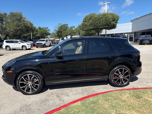Used 2021 Porsche Cayenne AWD/4WD image 2