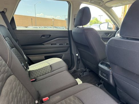 Used 2024 Nissan Pathfinder SV w/ Lighting Package (N92) image 37