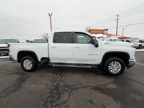 Used 2024 Chevrolet Silverado 2500 LT image 9
