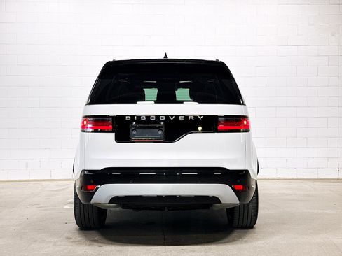 Used 2024 Land Rover Discovery Metropolitan Edition image 8