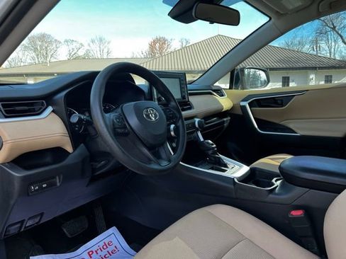 Used 2019 Toyota RAV4 LE image 12