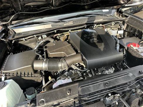 Certified 2023 Toyota Tacoma TRD Off-Road image 25