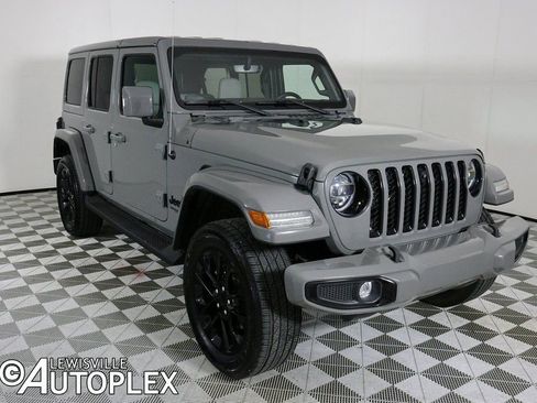 Used 2022 Jeep Wrangler Unlimited Sahara image 3