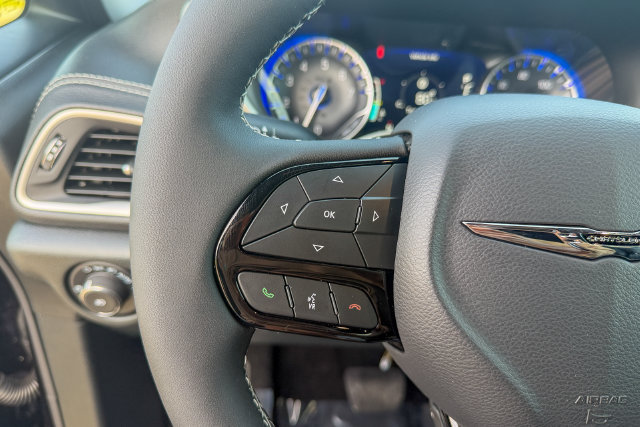 New 2026 Chrysler Pacifica Select AWD/4WD image 17