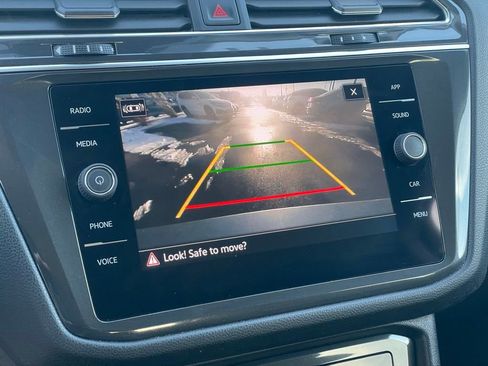 Certified 2024 Volkswagen Tiguan SE image 16