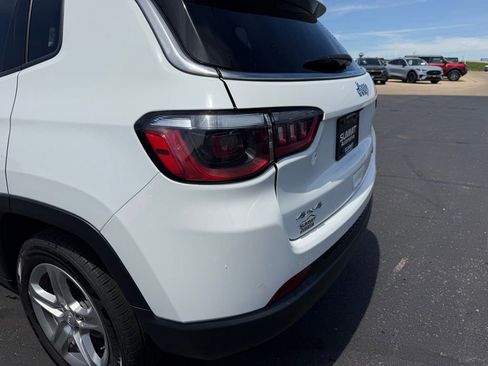 Used 2024 Jeep Compass Latitude AWD/4WD image 35