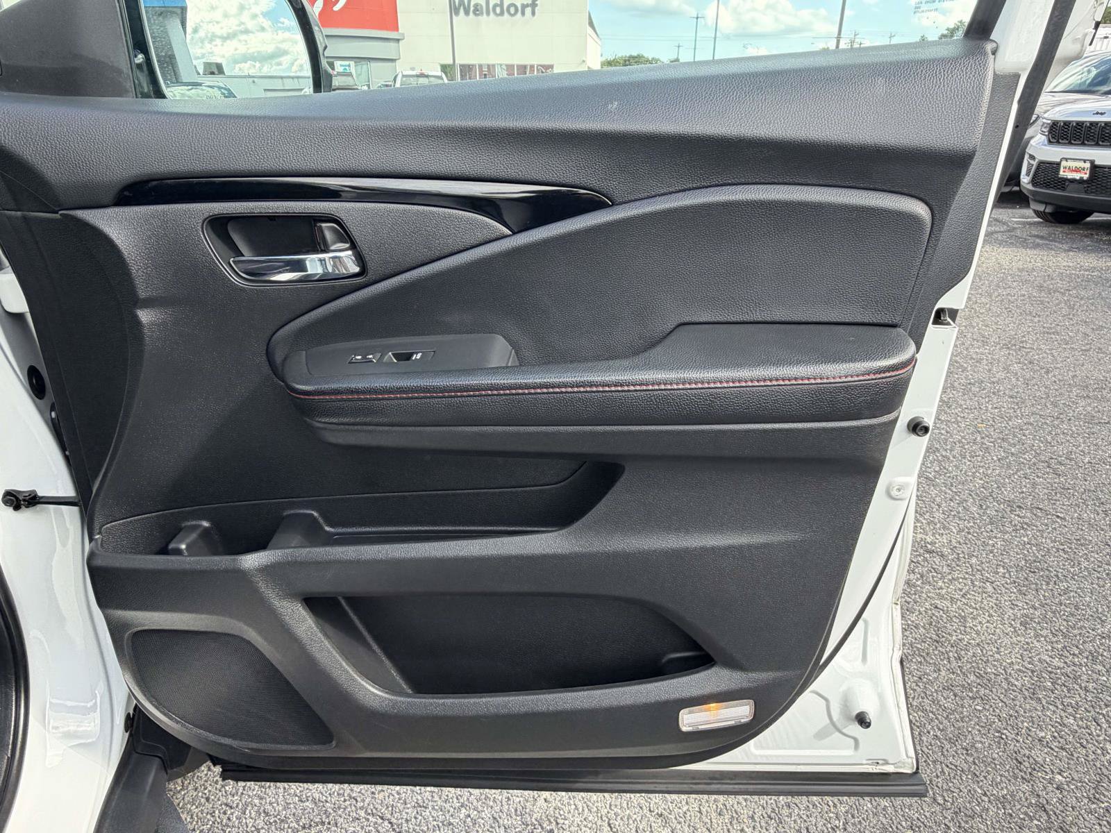 Used 2022 Honda Ridgeline Black Edition image 35