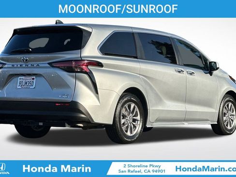 Used 2022 Toyota Sienna XLE image 5