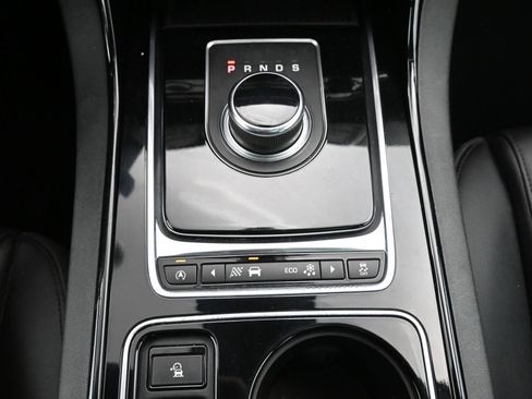 Used 2017 Jaguar XE Premium AWD/4WD image 18