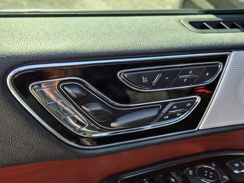 Used 2020 Lincoln Navigator Reserve w/ Equipment Group 208A Reserve image 21