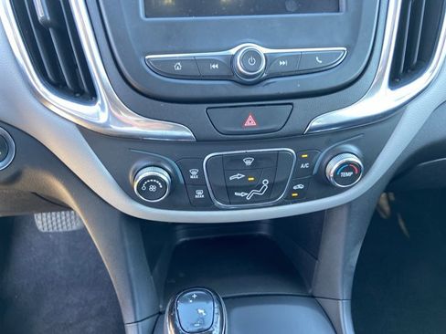 Used 2020 Chevrolet Equinox LS image 38