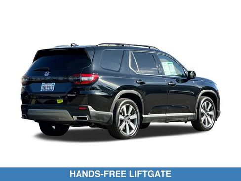 Certified 2025 Honda Pilot Touring image 6