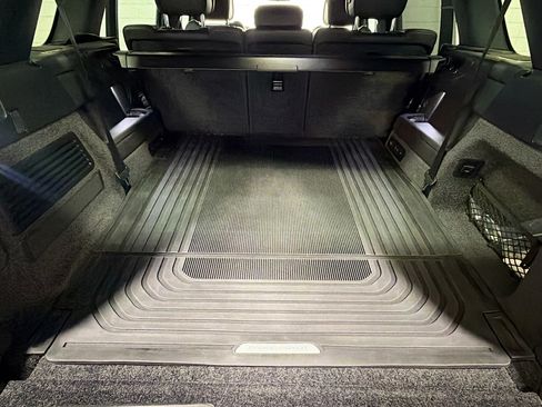 Used 2025 Land Rover Range Rover Long Wheelbase SE image 12